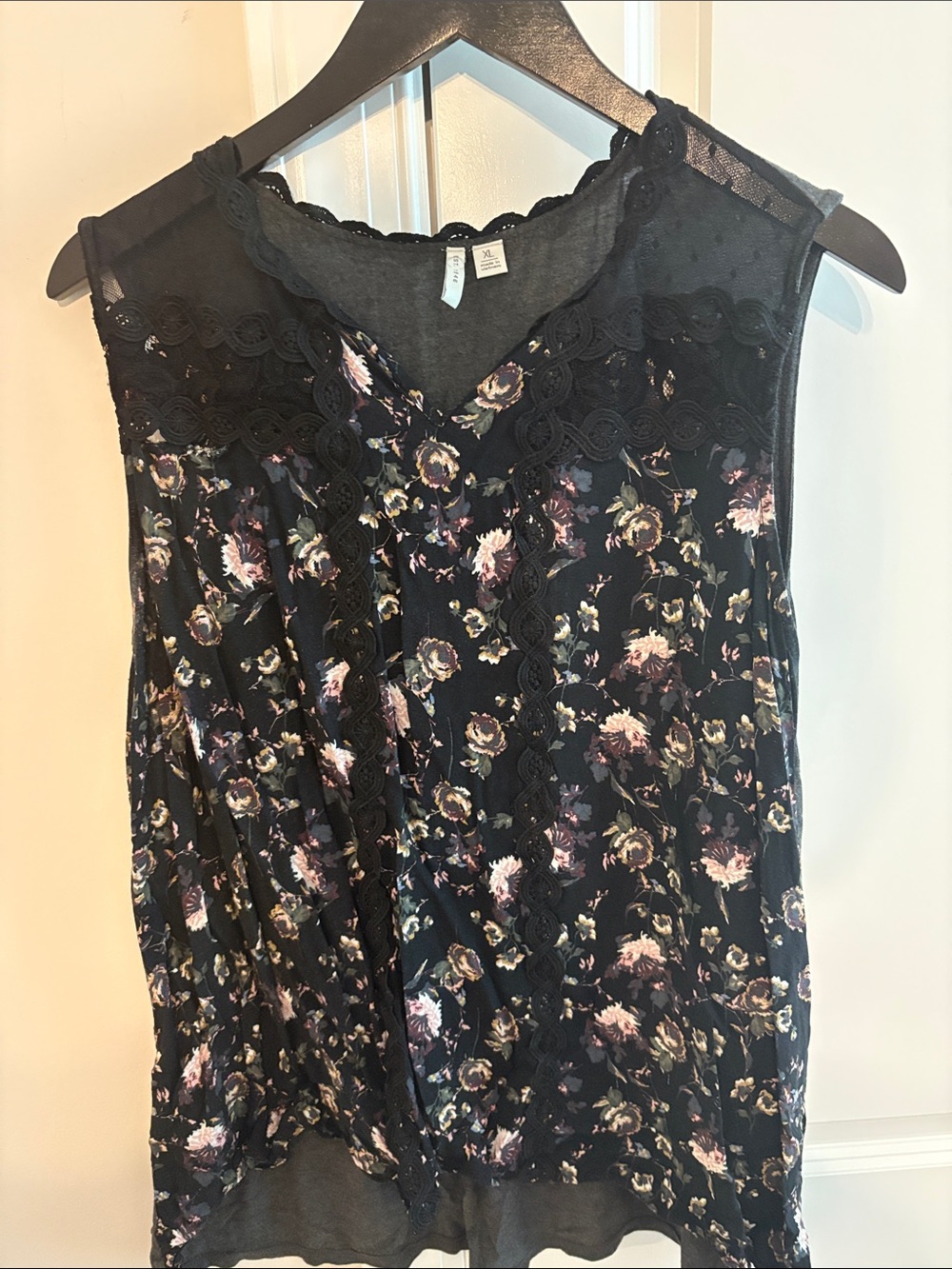 Cato Black Floral Lace-Trim Sleeveless Top